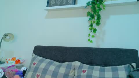 miaanderson__ online show from April 6, 2026, 1:12 pm