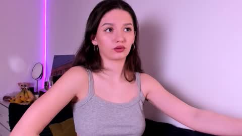 mia online show from March 25, 2026, 6:58 pm