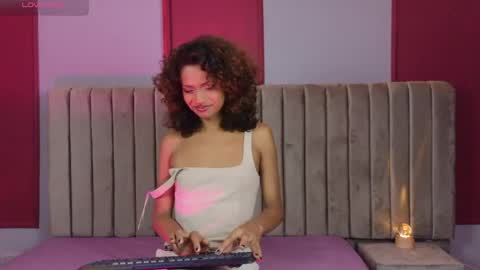 Snapshot of miablanc_cr chatting on April 7, 2026, 11:43 am MIABLANC CR online show from April 7, 2026, 11:43 am