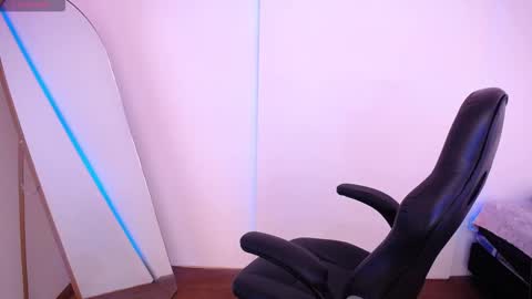 Snapshot of miablum_ chatting on February 3, 2026, 2:53 am Mia Blum online show from February 3, 2026, 2:53 am