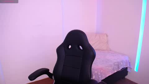 Snapshot of miablum_ chatting on February 11, 2026, 9:31 pm Mia Blum online show from February 11, 2026, 9:31 pm