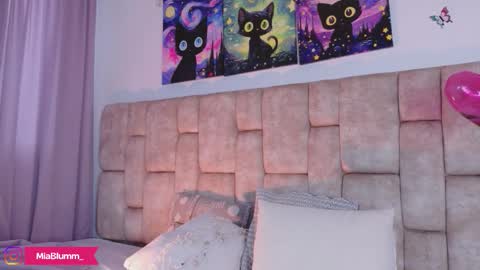 miablumm_ online show from March 22, 2026, 9:07 pm