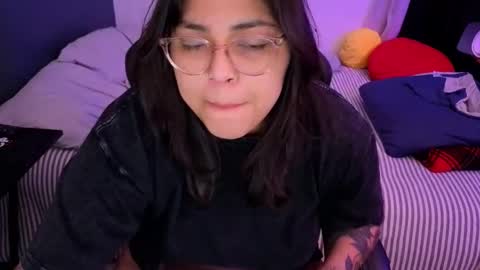 Mia online show from March 25, 2026, 2:50 am