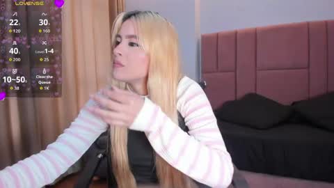 MiaCarper online show from April 15, 2026, 9:15 pm