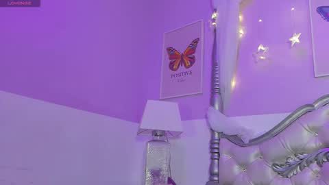 MiaCassel online show from November 5, 2025, 12:05 pm