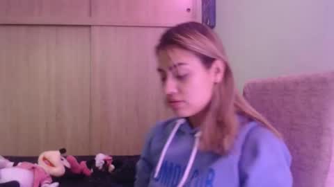 Miia  online show from December 21, 2025, 4:58 pm