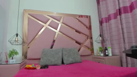 Snapshot of miacours chatting on January 5, 2026, 7:06 pm MiaCours online show from January 5, 2026, 7:06 pm