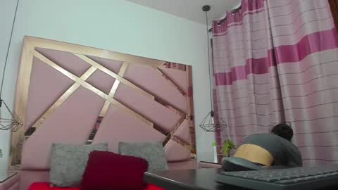 Snapshot of miacours chatting on January 11, 2026, 2:44 pm MiaCours online show from January 11, 2026, 2:44 pm