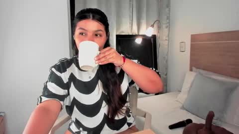 IG Yojanagomez  online show from March 7, 2025, 12:37 am