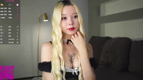 Mia online show from September 27, 2025, 7:35 am