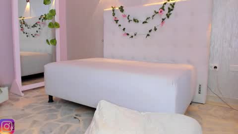 Mia Gomez online show from March 3, 2025, 6:55 pm