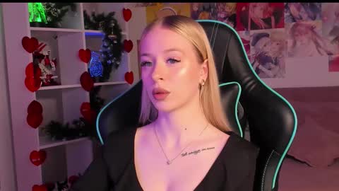 Mia online show from December 20, 2025, 5:25 am