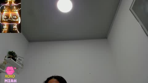 Miah Collins online show from November 25, 2025, 11:21 am