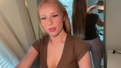 Snapshot of miaharperxox chatting on June 4, 2026, 8:48 pm Mia Harper online show from June 4, 2026, 8:48 pm