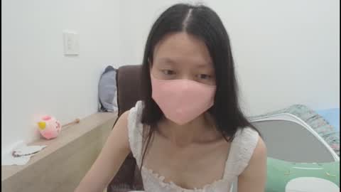 miahchan68 online show from October 18, 2025, 3:09 am