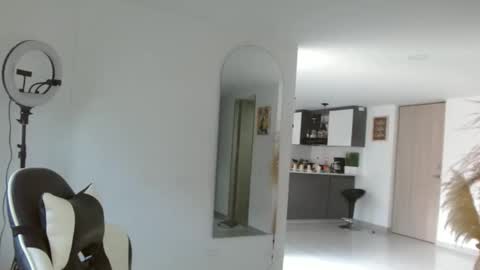 Snapshot of miahott19 chatting on November 9, 2025, 6:17 pm miahott19 online show from November 9, 2025, 6:17 pm