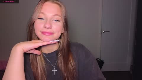 Snapshot of miakeler chatting on February 5, 2025, 10:01 pm milanaaaa online show from February 5, 2025, 10:01 pm