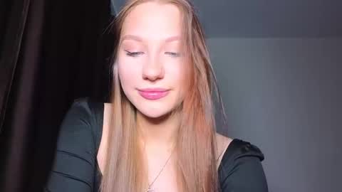 Snapshot of miakeler chatting on February 12, 2025, 9:54 pm milanaaaa online show from February 12, 2025, 9:54 pm