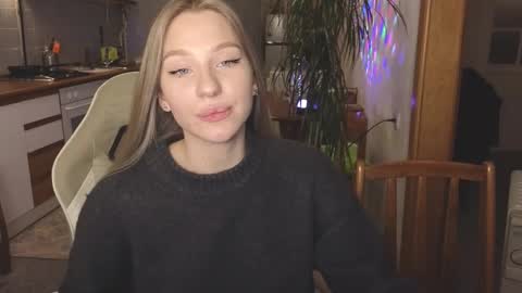 Snapshot of miakeler chatting on March 6, 2025, 5:00 pm milanaaaa online show from March 6, 2025, 5:00 pm