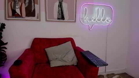 Mia Khalifa online show from December 18, 2025, 3:34 am