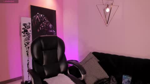 Call me Mia  online show from October 27, 2025, 7:29 pm