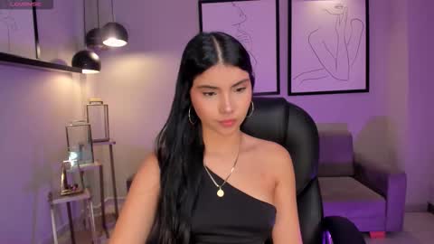 Call me Mia  online show from December 5, 2025, 7:32 pm