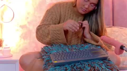 Mia online show from April 11, 2026, 7:45 am