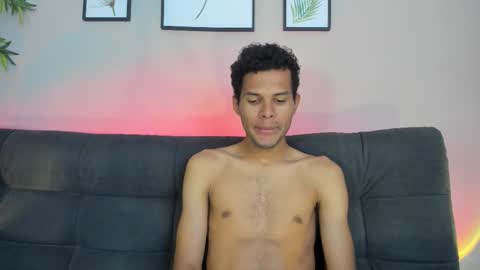 Mia online show from November 3, 2025, 7:15 pm