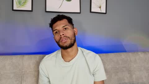 Mia online show from November 29, 2025, 7:39 pm