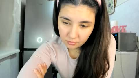 MiaMarrone online show from December 19, 2025, 8:05 pm