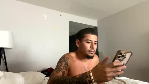 miamiclos1 online show from January 3, 2025, 1:47 pm