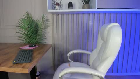 Mia  online show from January 12, 2025, 7:11 am