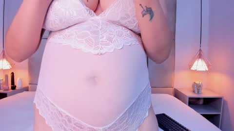 Mia  online show from February 2, 2025, 5:10 am