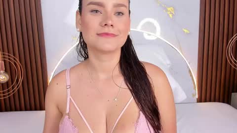 Mia  online show from May 8, 2026, 4:51 am