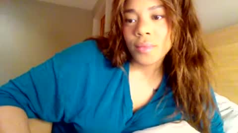 MiaMuffn online show from December 8, 2024, 8:41 am