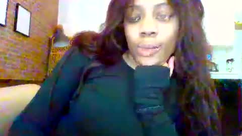 MiaMuffn online show from September 18, 2025, 1:46 pm