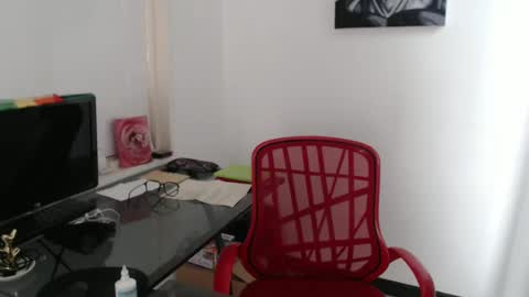 Mia Peyton   online show from October 30, 2025, 3:46 pm