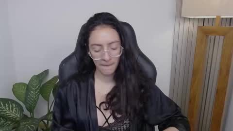 MIAPORTMANN online show from February 25, 2026, 10:47 am