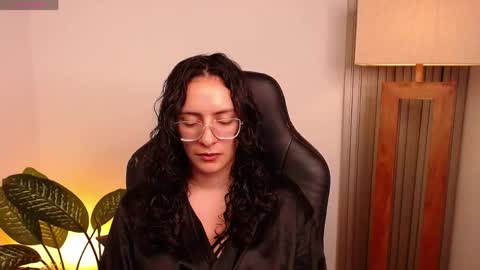 MIAPORTMANN online show from April 16, 2026, 11:40 pm