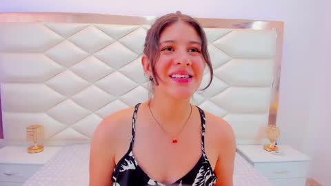 Sweetie Mia online show from January 24, 2025, 6:25 pm