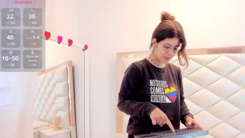 Sweetie Mia online show from February 19, 2025, 12:44 pm