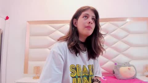 Sweetie Mia online show from March 12, 2025, 6:33 pm