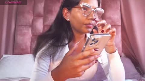 miasaandovaal 22 online show from January 8, 2025, 9:01 pm