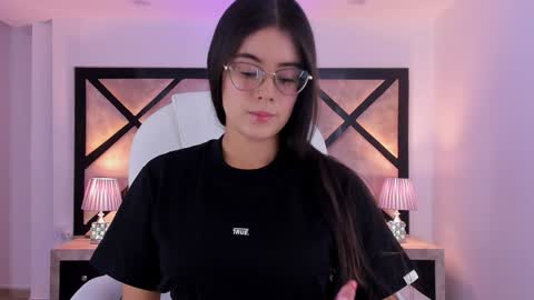 Mia online show from December 17, 2024, 7:04 pm