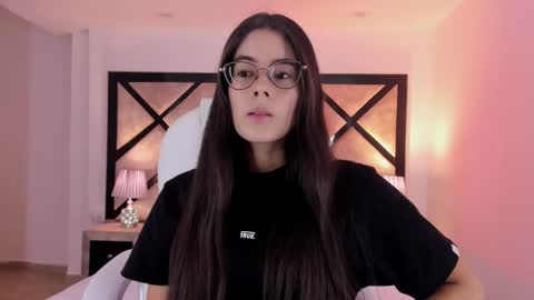 Mia online show from March 3, 2025, 12:04 am