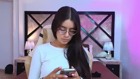 Mia online show from October 14, 2025, 7:25 pm