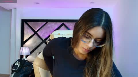 Mia online show from February 18, 2026, 7:10 pm