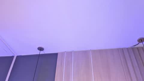 Mia online show from December 4, 2025, 5:54 pm