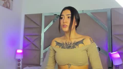 miasr_ online show from November 19, 2025, 5:02 pm