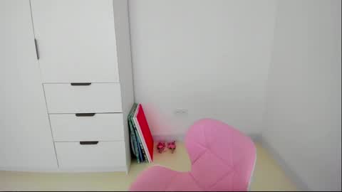 miastripdance online show from April 4, 2026, 2:03 pm